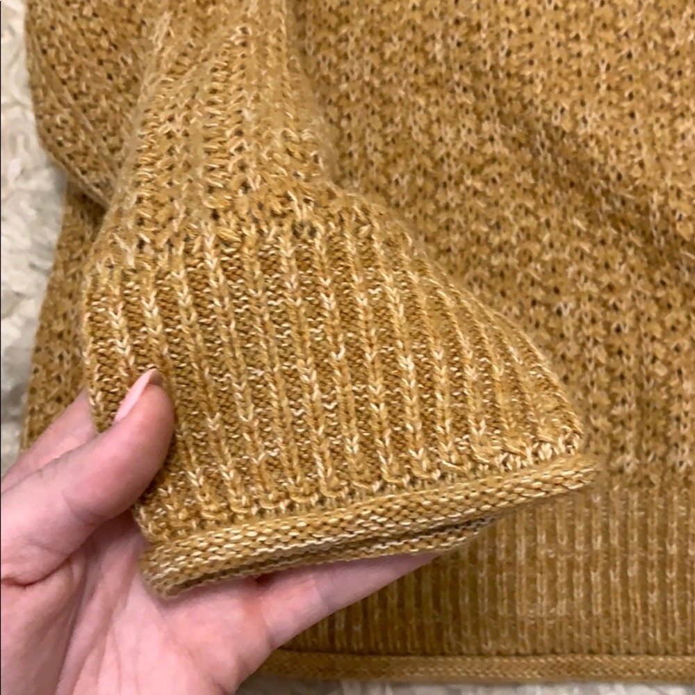 Mustard Universal Thread sweater - Picture 4 of 4